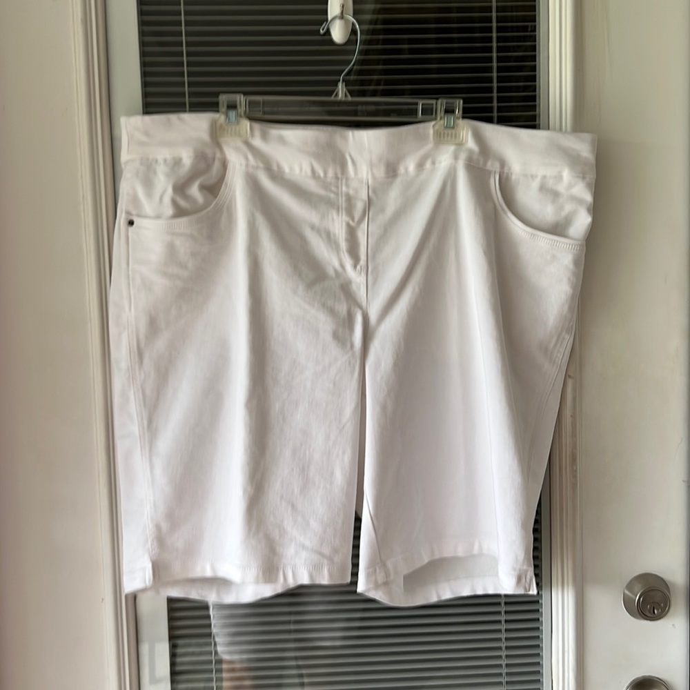 Great pair of pull on knit white denim Bermuda shorts.